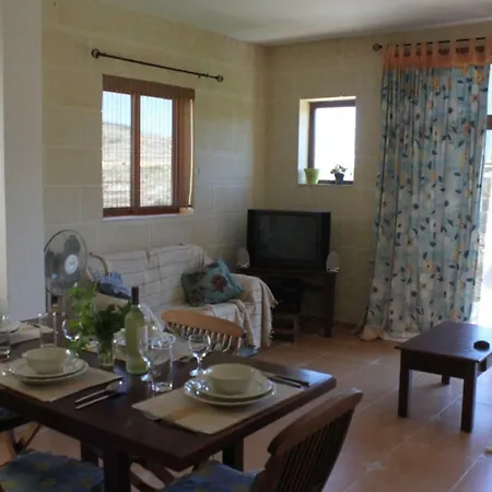 Ta' Frencu 3 Bed With Open Country Views アパート *